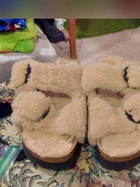Birkenstock papillio cream / beige fuzzy platform buckle sandals